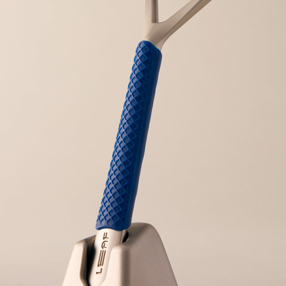 The leaf grip sleeve for the Leaf razor in dark blue