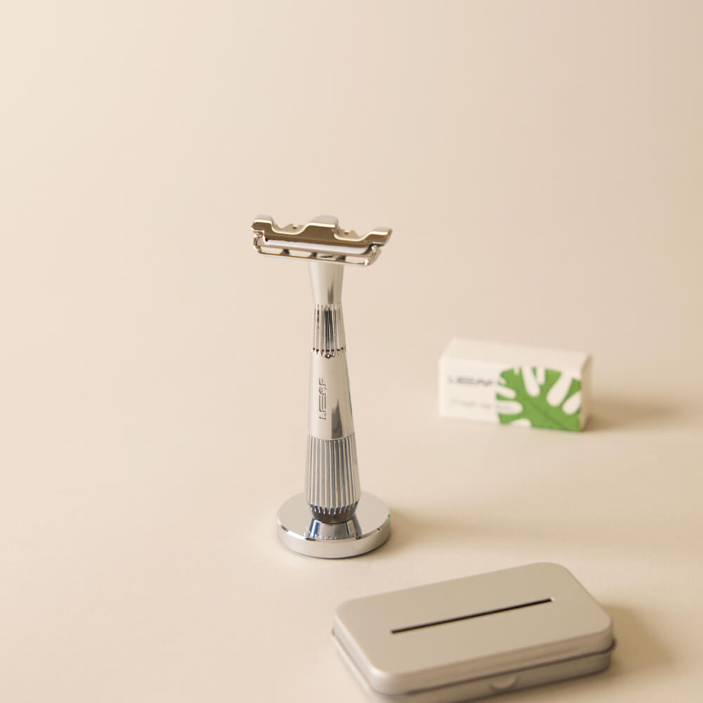 Chrome single edge kit with single edge razor, blades, and recycling tin